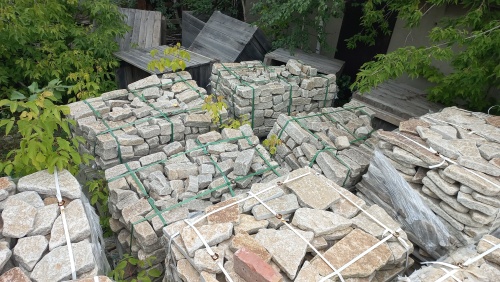 Плитняк гранитный галтованный купить в Сахалине