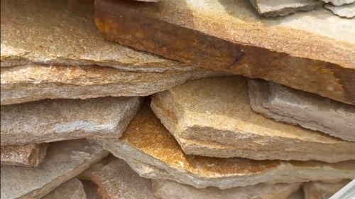 Плитняк златолит жёлтый золотистый для отмостки купить в Сахалине