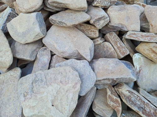 Златолит жёлтый, жёлто-зелёный глыбки и валуны для ланшафтного дизайна купить в Сахалине