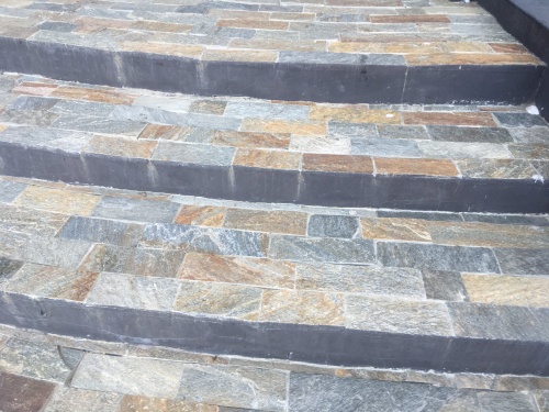 Плитка из Златолита Уральского для лестницы купить в Сахалине