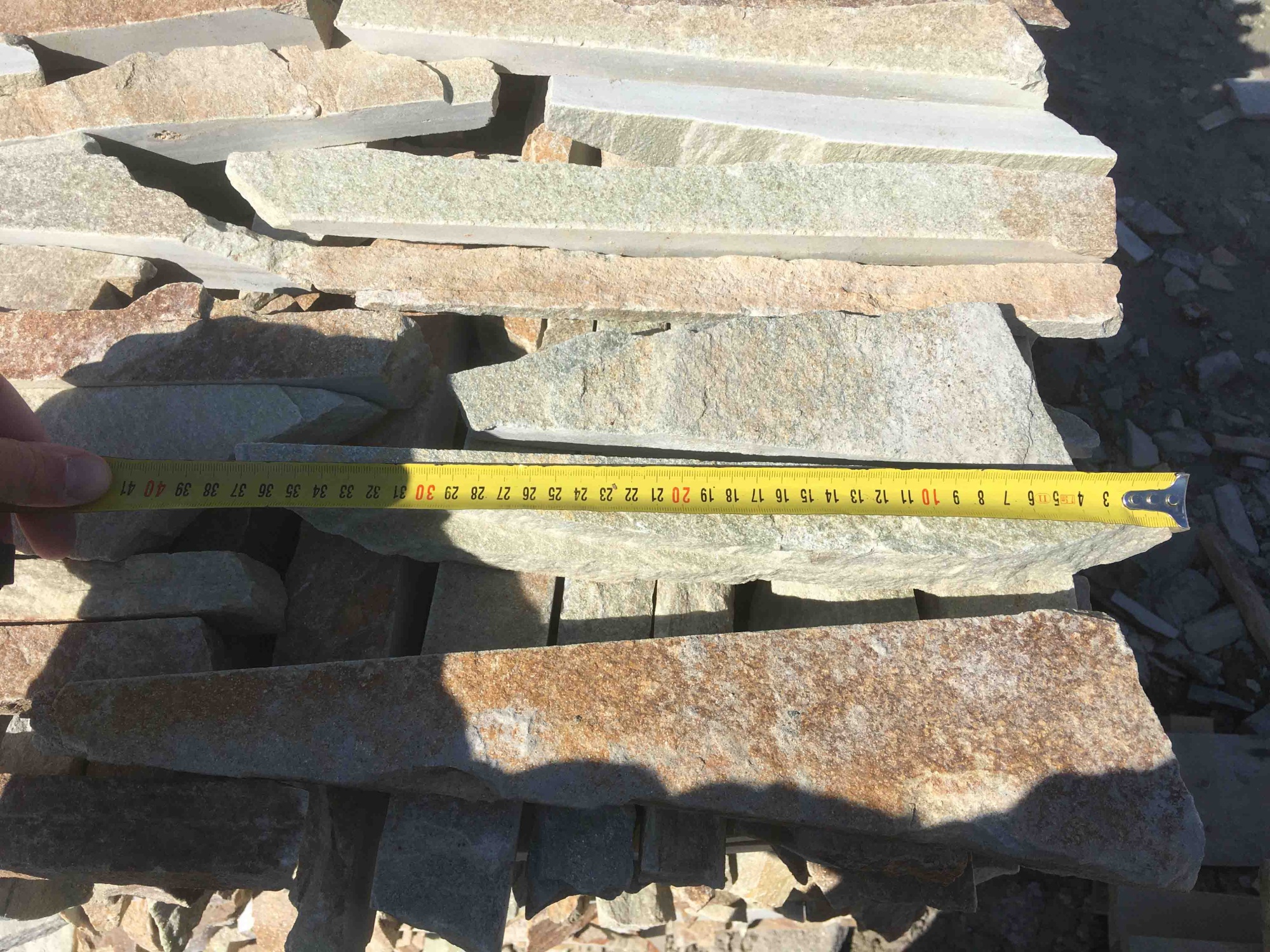 Горбушка златолит золотистый для облицовки купить в Сахалине