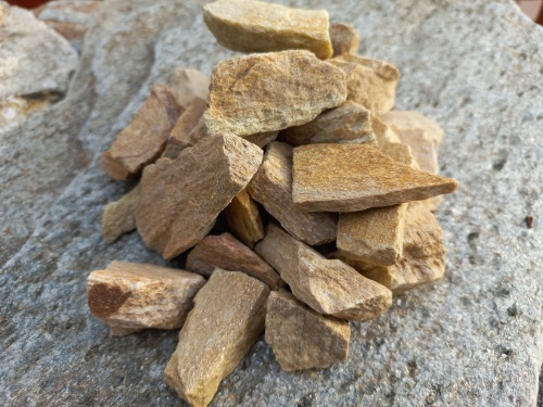 Златолит жёлтый декоративная каменная крошка купить в Сахалине