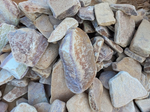 Златолит жёлтый, жёлто-зелёный глыбки и валуны для ланшафтного дизайна купить в Сахалине