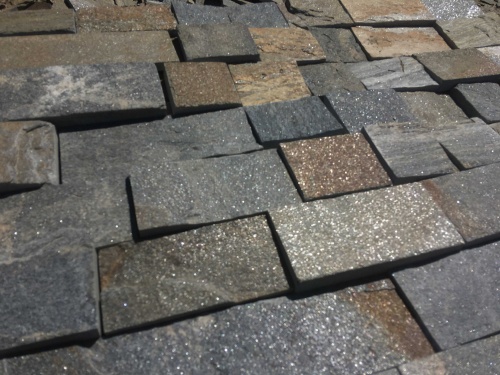 Плитка пилёная златолит Уральский для цоколя, отмостки купить в Сахалине