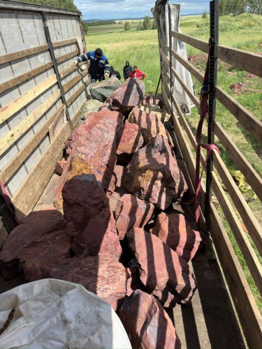 Ландшафтные глыбы красно-фиолетовые 200-1000 килограмм купить в Сахалине