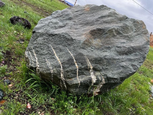 Гигантские зелёные валуны для ландшафтного дизайна весом более 5 тонн купить в Сахалине