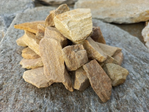 Златолит жёлтый декоративная каменная крошка купить в Сахалине