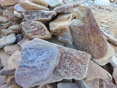 Златолит жёлтый, жёлто-зелёный глыбки и валуны для ланшафтного дизайна купить в Сахалине