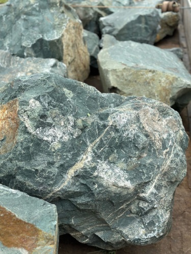 Камни для ландшафтного дизайна зелёные 10-60 килограмм купить в Сахалине