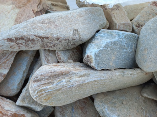 Златолит жёлтый, жёлто-зелёный глыбки и валуны для ланшафтного дизайна купить в Сахалине