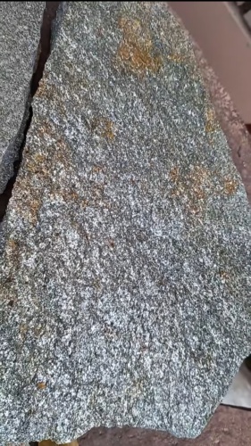 Плитняк златолит серебристый для цоколя, отмостки купить в Сахалине