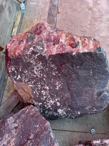 Камни для ландшафтного дизайна красно-фиолетовые 10-60 килограмм купить в Сахалине