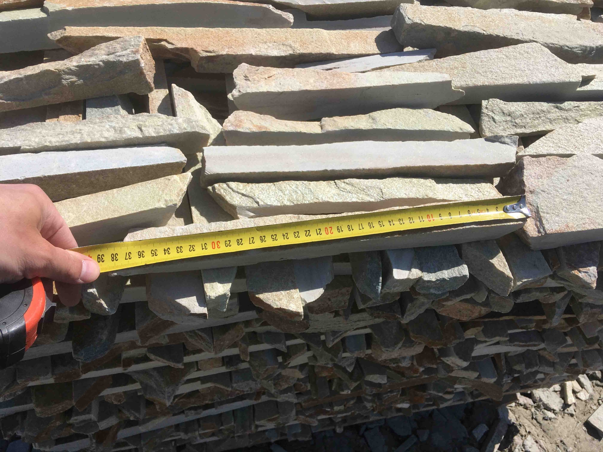 Горбушка златолит золотистый для облицовки купить в Сахалине