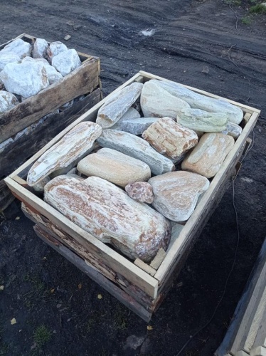 Златолит жёлтый, жёлто-зелёный глыбки и валуны для ланшафтного дизайна купить в Сахалине