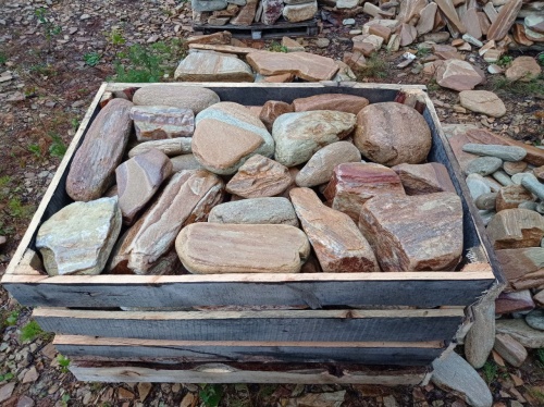 Златолит жёлтый, жёлто-зелёный глыбки и валуны для ланшафтного дизайна купить в Сахалине