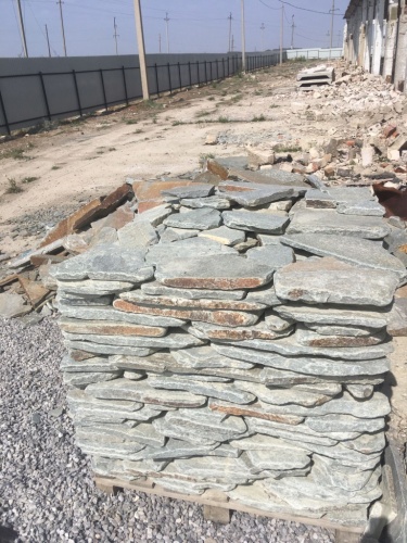 Златолит серебристый галтованный для лестниц купить в Сахалине