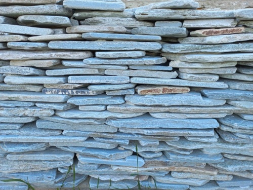 Плитняк златолит зелёный галтованный для цоколя купить в Сахалине