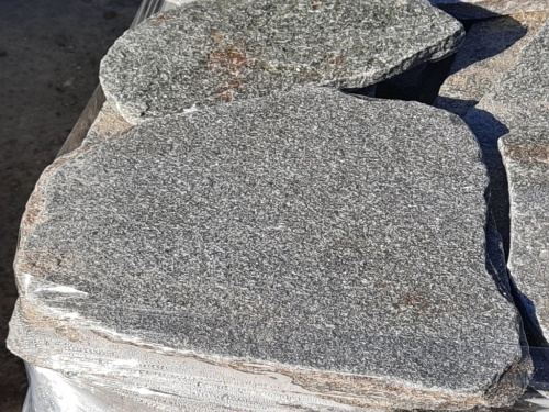 Златолит серебристый галтованный для лестниц купить в Сахалине