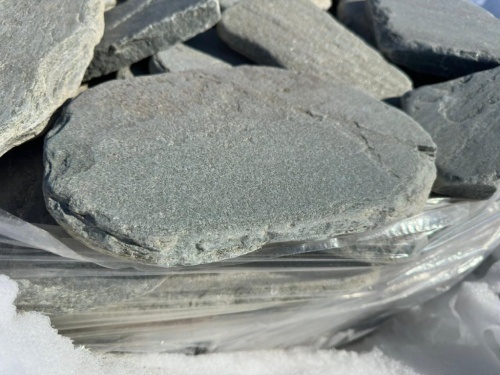 Плитняк златолит зелёный галтованный для цоколя купить в Сахалине